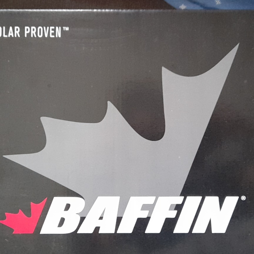 BAFFIN Mustang Winter Boots Kid's size 6 BRAND NEW.